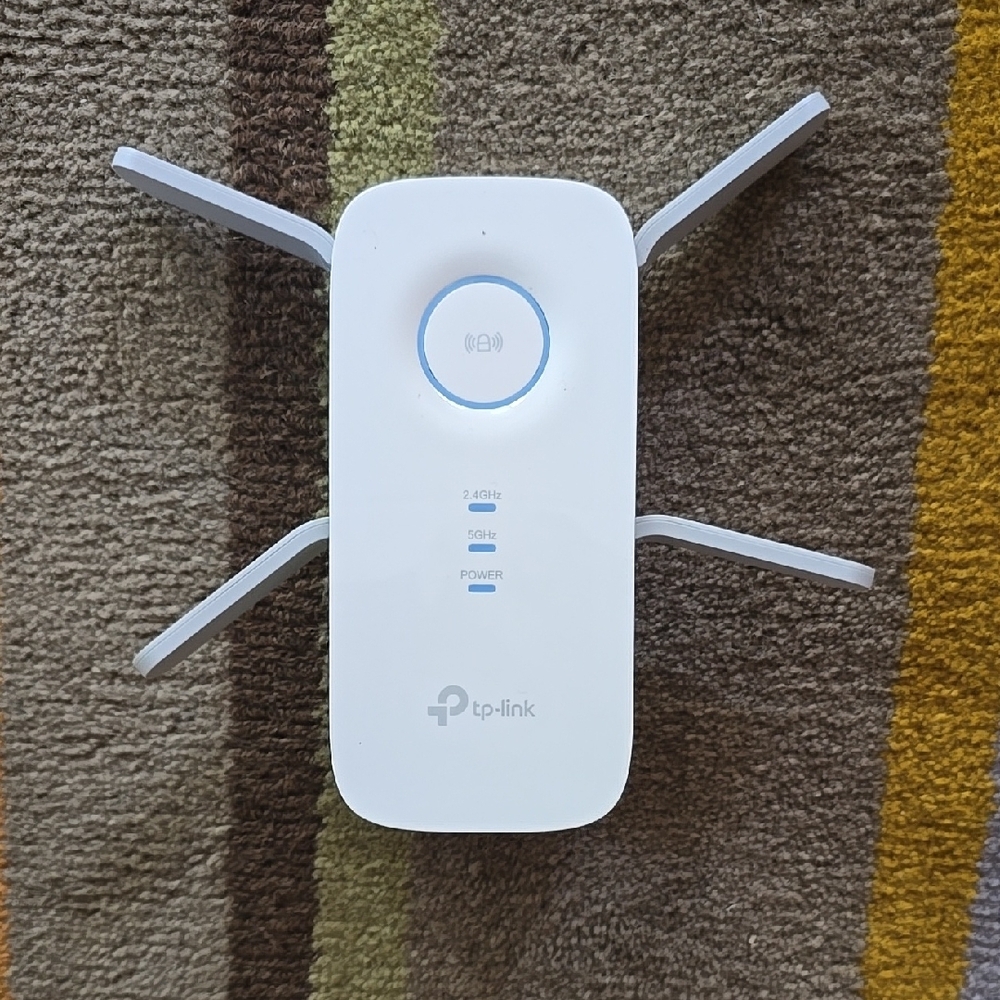 TP-Link White Wireless Access Point for Seamless Networking